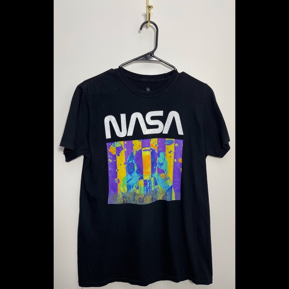 🖤💜NASA Graphic tee💚💙
